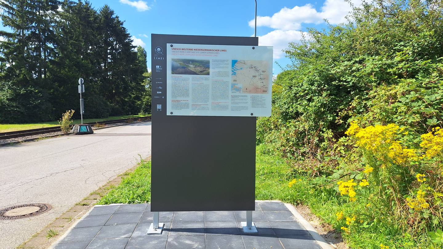 Die neue Infotafel zum Weltkulturerbe Gelduba an der Fegetechstraße