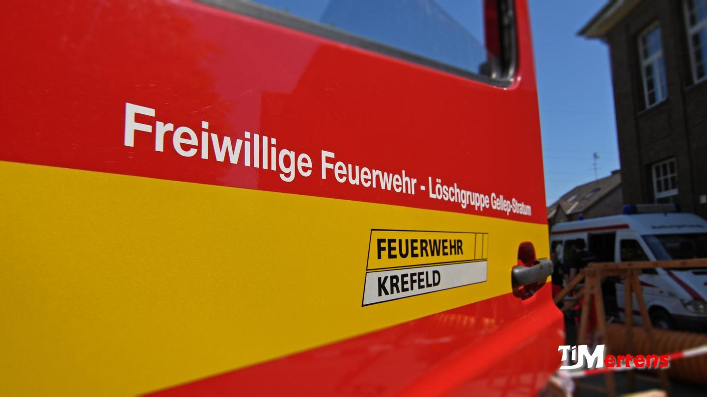 Das Logo der Freiwilligen Feuerwehr Gellep-Stratum auf der Fahrzeugtüre